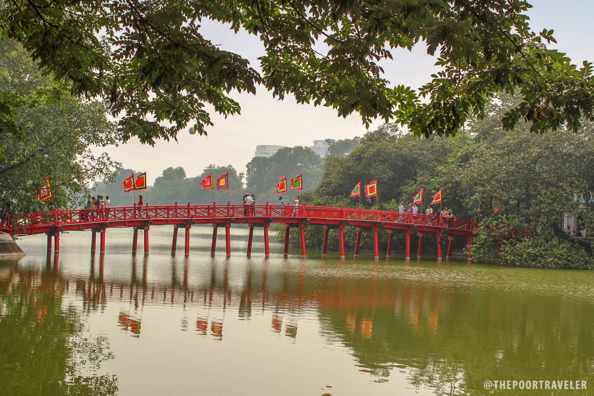 HUC桥和Ngoc Son Temple