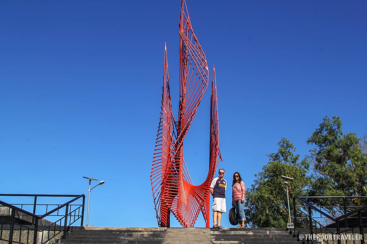 12米高的自由圣火纪念碑象征着永恒的自由。它是由雕塑家aristide Dimetrios设计的。
