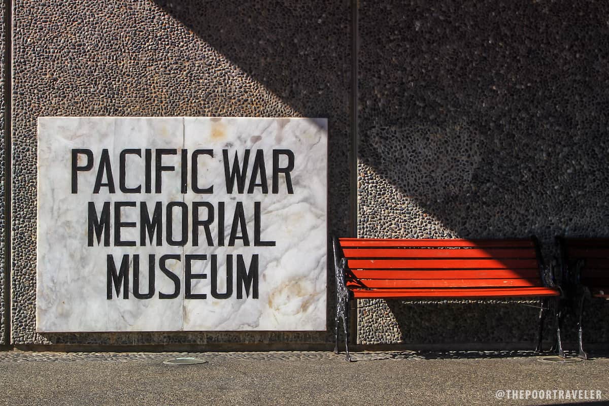 就在太平洋战争纪念博物馆的入口处。